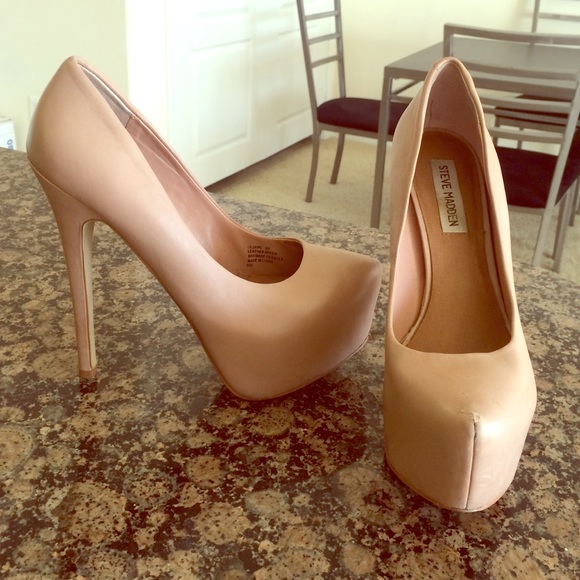 Steve Madden Nude Platform Pumps