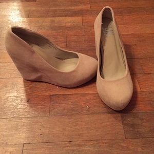 Nude, swede wedges in good condition!