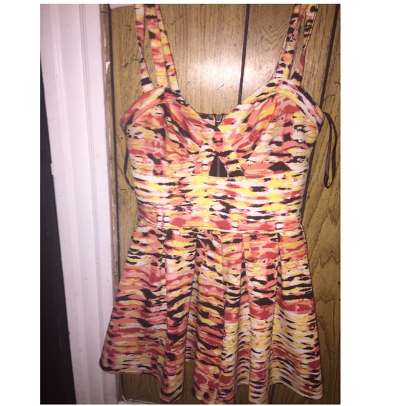 Multi colored Romper - Picture 4 of 4