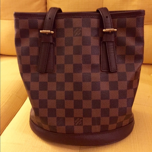 Authentic LOUIS VUITTON damier  petit bucket bag