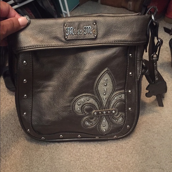 Miss me cross body
