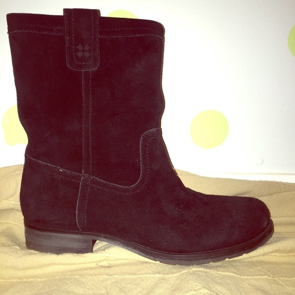 "Naturalizer" Black suede ankle boot. Size 8 1/2