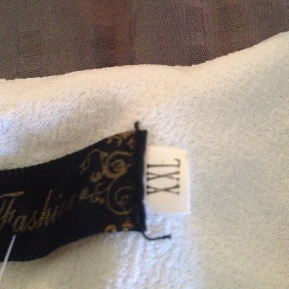 The tag says XXL but it fits like a American M - Picture 3 of 5