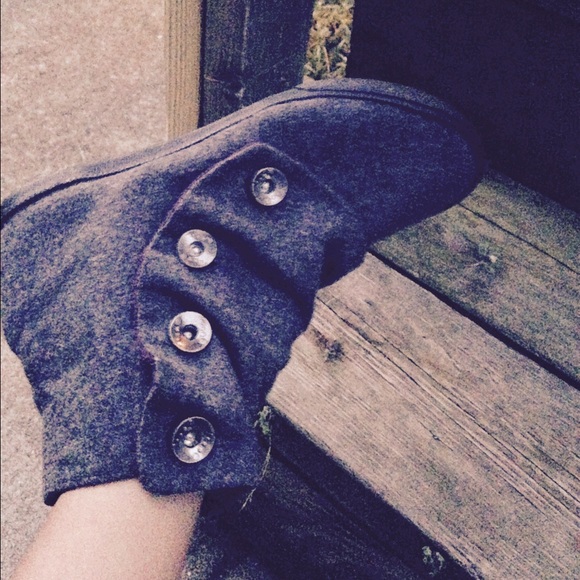 BOOTIES - Picture 3 of 3