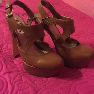 New 5" Tan Heels MAKE ME AN OFFER!