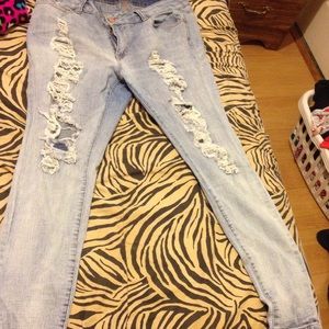 *REPOSHING* forever 21 skinny jeans