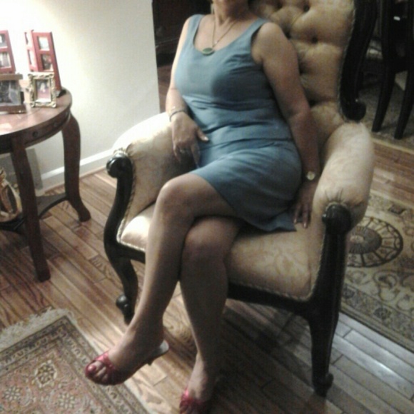 Elegant three piece dress suit - Picture 2 of 4