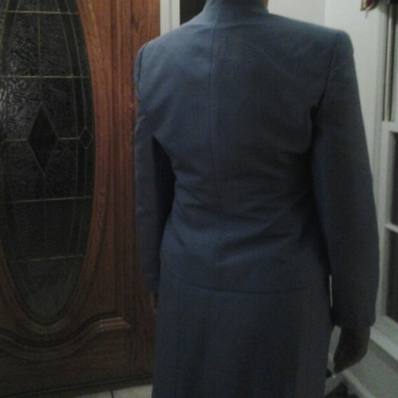 Elegant three piece dress suit - Picture 4 of 4