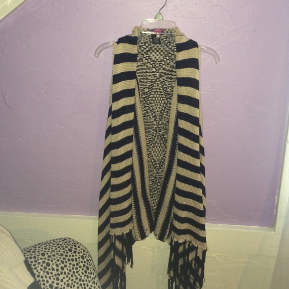 Knit tanktop fringe vest
