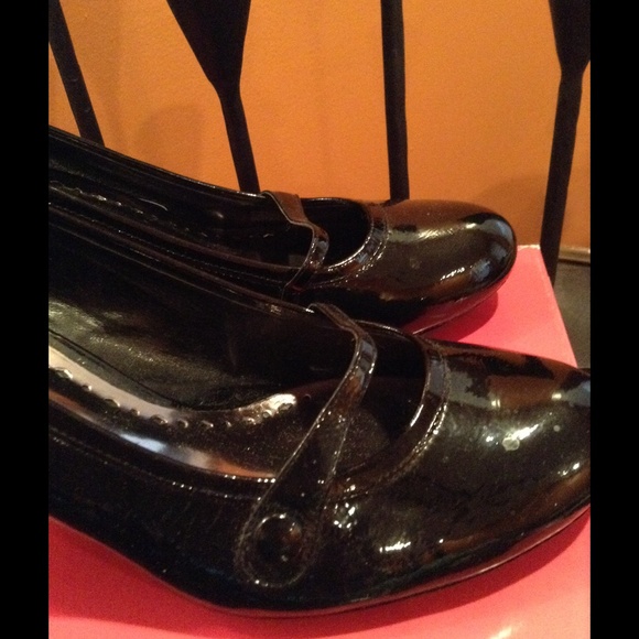 Patent leather shoes
