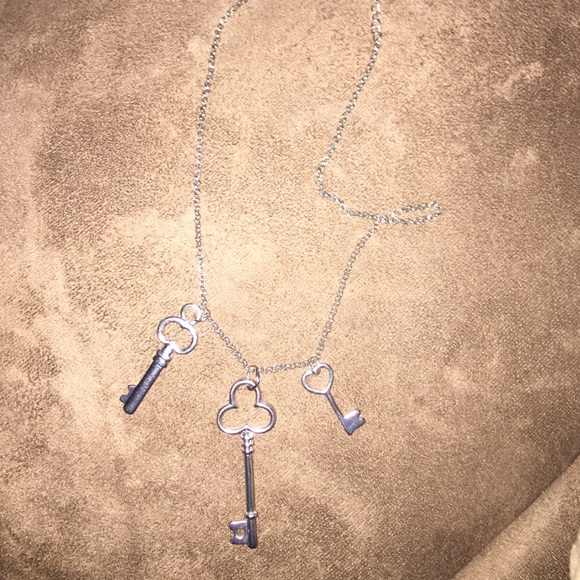 3 keys necklace