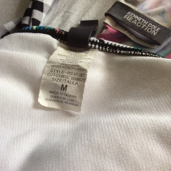 Floral ruffles bikini set very upscale. - Picture 4 of 4