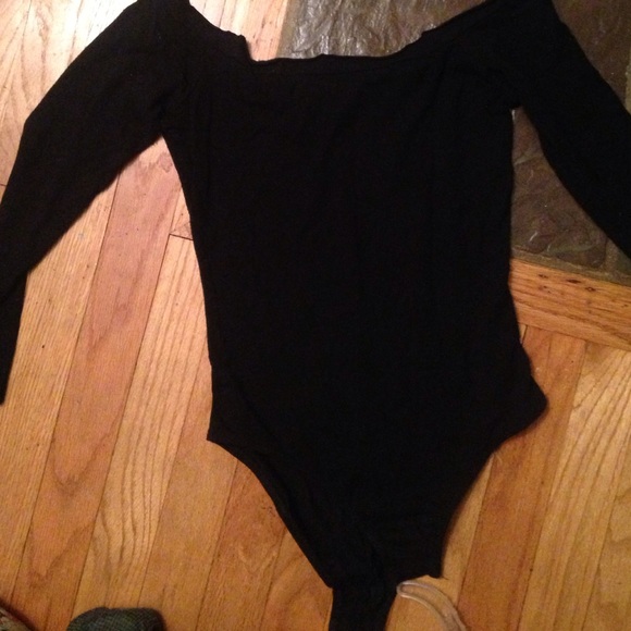 Low Shoulder, Mid Sleeve Black Leotard