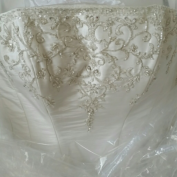 Maggie Soterro wedding dress. - Picture 3 of 4