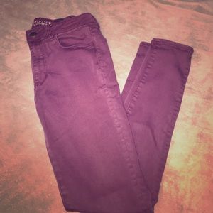 Barely worn maroon AE sz 6 hi-rise jegging!