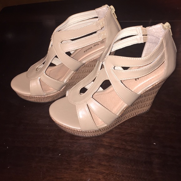 🔥💯 Top Moda nude wedges size 8