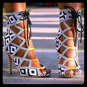 NEW Alejandra G. Black and White Wandas