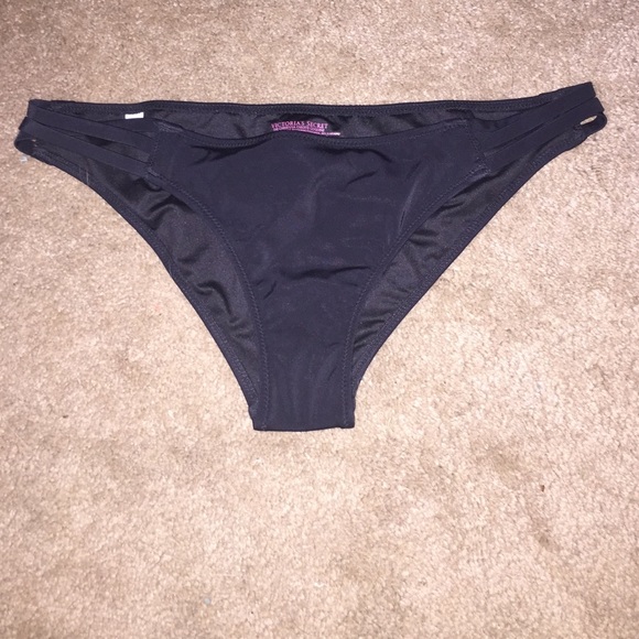 Black bikini bottoms