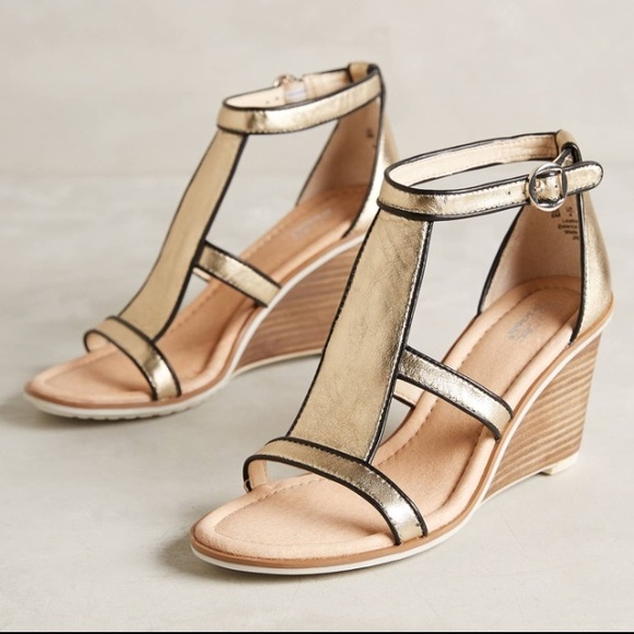 Dr. Scholl's gold Jacobs Wedges