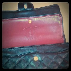 Small Chanel  vintage...double c clasp is missing