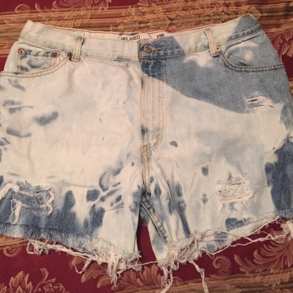 Distressed high waist Levi shorts
