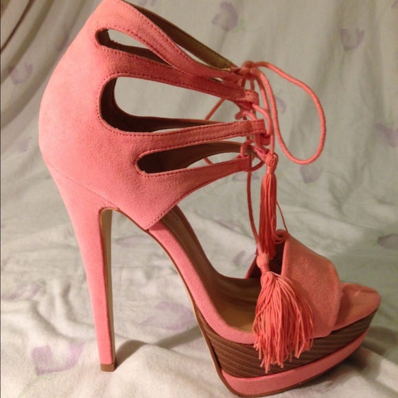 Sexy coral high heels - Picture 2 of 4