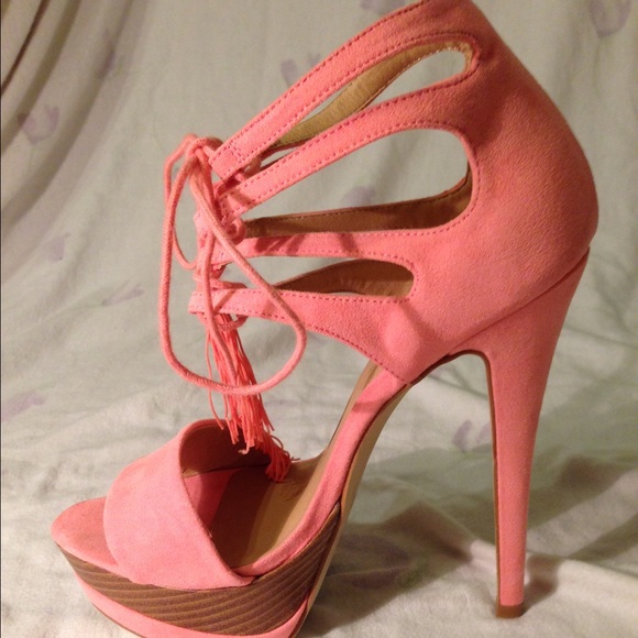 Sexy coral high heels - Picture 3 of 4