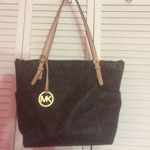 Michael Kors Jet Set Tote
