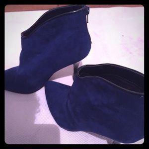 A Pair Of Dazzling Shoes, Elegant and Sassy