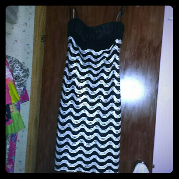 Hannah S size 2 Black and White sequin dress