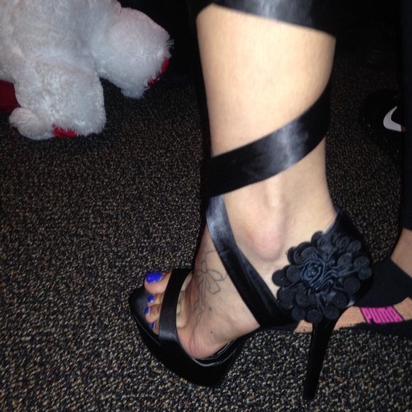 Heels - Picture 2 of 2