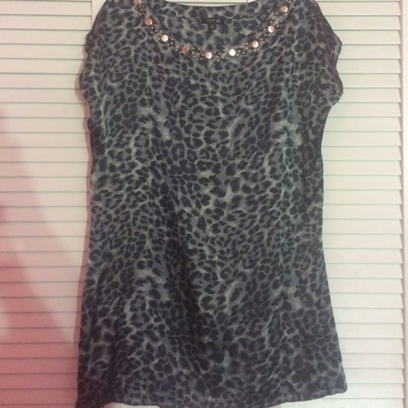 Apt.9 cheetah shirt