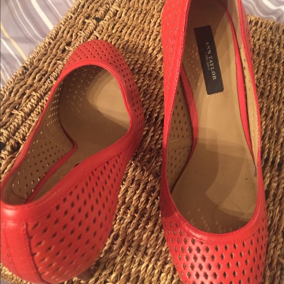 Ann Taylor orange heel diamond cut slits!