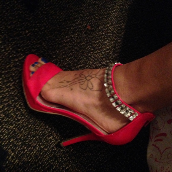 Heels - Picture 2 of 2