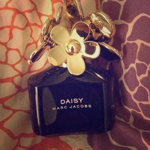 Daisy perfume