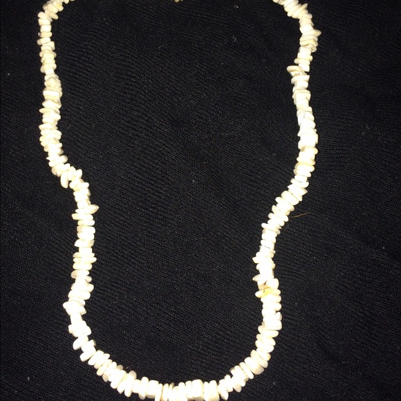Cute little shell necklace - Picture 1 of 3