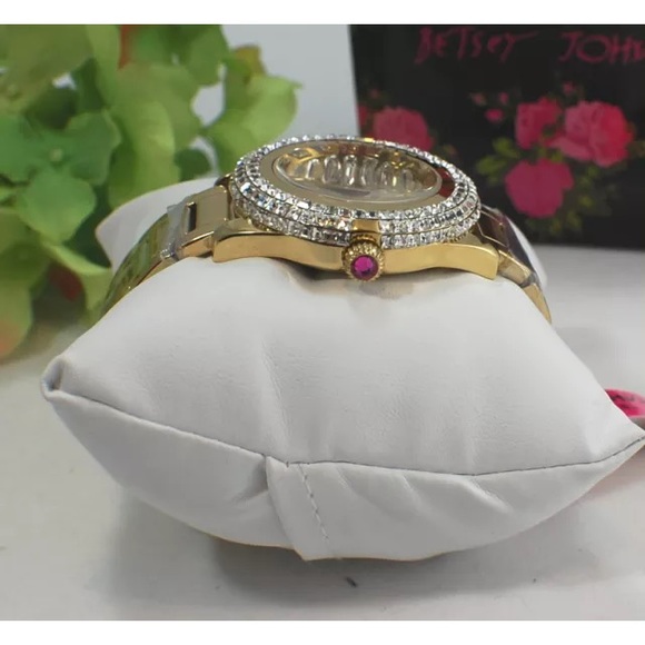 NIB Betsey Johnson Gold Crystal Boyfriend Watch - Picture 4 of 4
