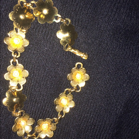 Vintage flower bracelet