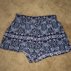 High Wasted pattern shorts