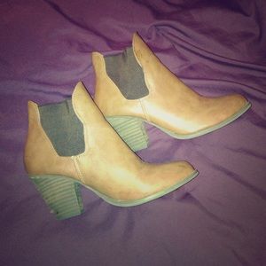 Tan heeled boots