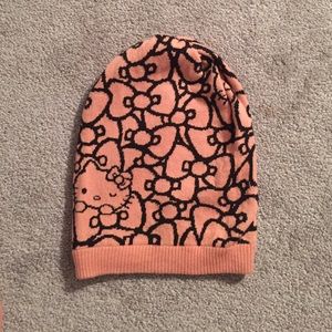 Forever 21 hello kitty slouch beanie
