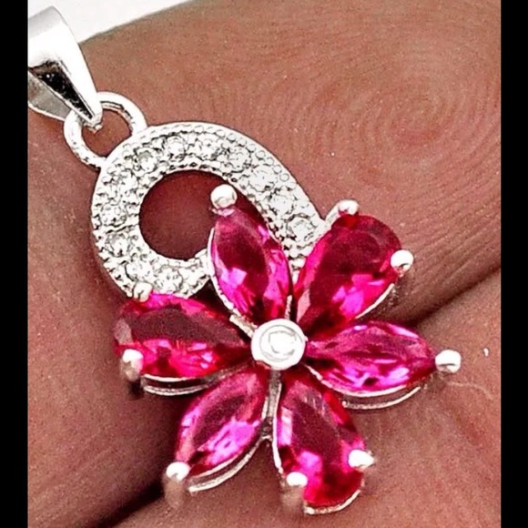 bright pink Quartz & CZ pendant in💯%925 silver 🌺