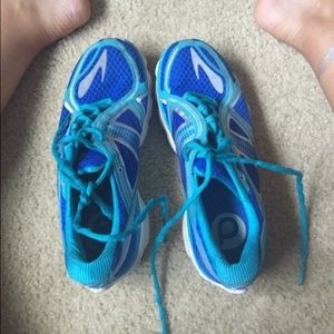 brooks running shoes
