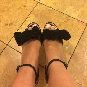 FINAL SALE BCBG high heels with big velvet bow 🎉