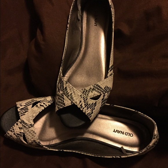 Animal print peep toe flats