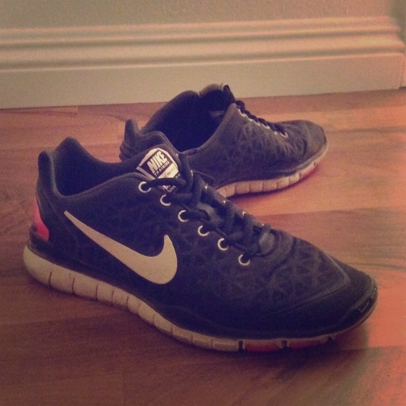 Women's Nike training "fit free 2" shoes size 9.5