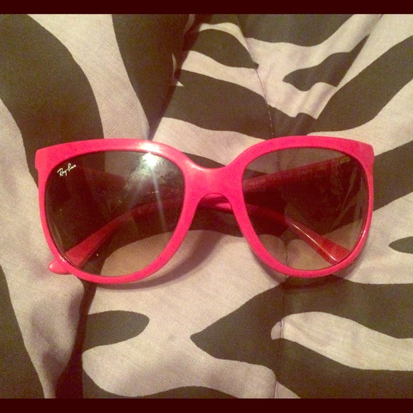 🎉Price reduced!! 🎉Hot pink Ray-Ban sunglasses!!