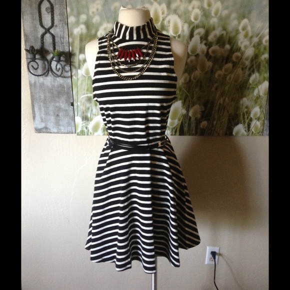 Dress - Picture 1 of 4