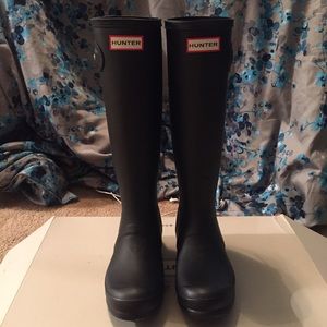 Hunter rain boots black size 6