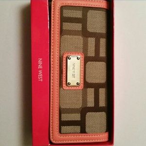 NWOT Nine West Wallet